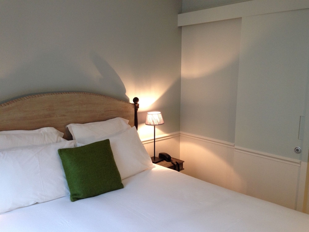 Imagen de la habitación del Hotel Le Petit Chomel. Foto 13