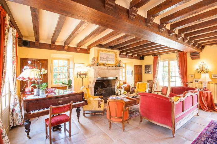 Imagen de los interiores del Hotel Le Petit Manoir Des Bruyeres. Foto 6