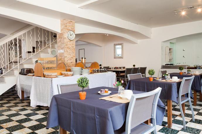 Imagen general del Hotel Le Petit Manoir. Foto 10