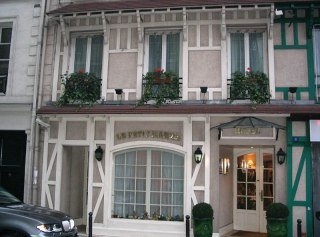 Imagen general del Hotel Le Petit Manoir, París. Foto 1