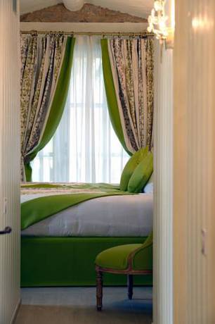 Imagen de la habitación del Hotel Le Petit Palais D'aglaé. Foto 6