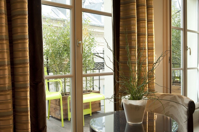 Imagen de la habitación del Hotel Le Petit Paris, París. Foto 3