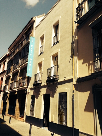 Imagen de los exteriores del Hotel Le Petit Paris, Sevilla. Foto 6