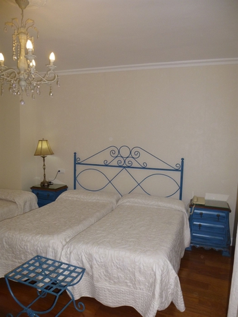 Imagen de la habitación del Hotel Le Petit Paris, Sevilla. Foto 4