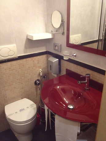 Imagen de la habitación del Hotel Le Petit, Plaza de la Rep&uacute;blica. Foto 5