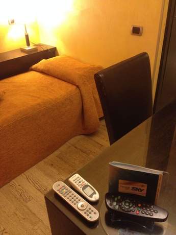 Imagen de la habitación del Hotel Le Petit, Plaza de la Rep&uacute;blica. Foto 6