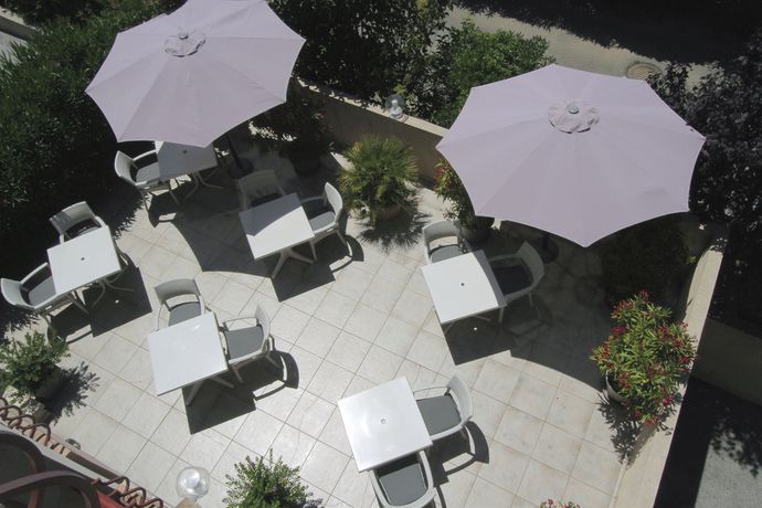 Imagen de los exteriores del Hotel Le Petit Prince. Foto 10