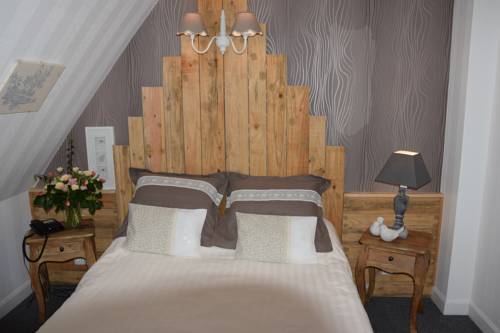 Imagen de la habitación del Hotel Le Petit Relais, Lacave. Foto 5