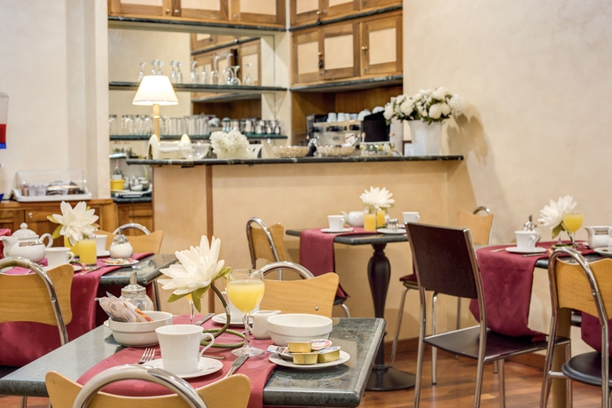 Imagen del bar/restaurante del Hotel Le Petit, Roma. Foto 2