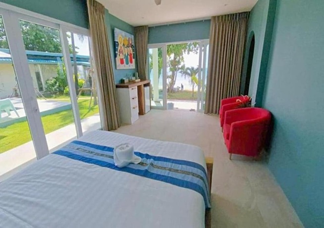 Imagen de la habitación del Hotel Le Petit Saint Tropez. Foto 11