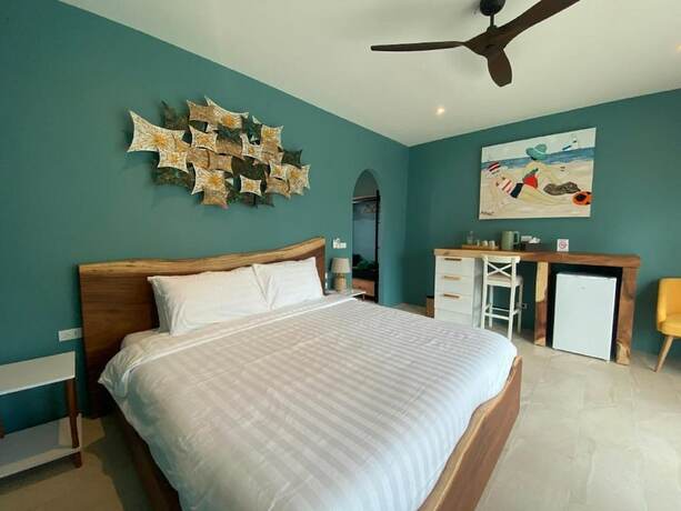 Imagen de la habitación del Hotel Le Petit Saint Tropez. Foto 17