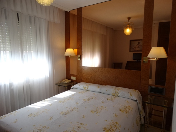 Imagen de la habitación del Hotel Le Petit, Salamanca. Foto 6