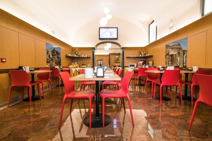 Imagen del bar/restaurante del Hotel Le Petit, Turín. Foto 4