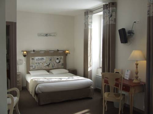 Imagen de la habitación del Hotel Le Peu Breton. Foto 9