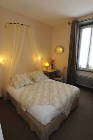 Imagen de la habitación del Hotel Le Peu Breton. Foto 10