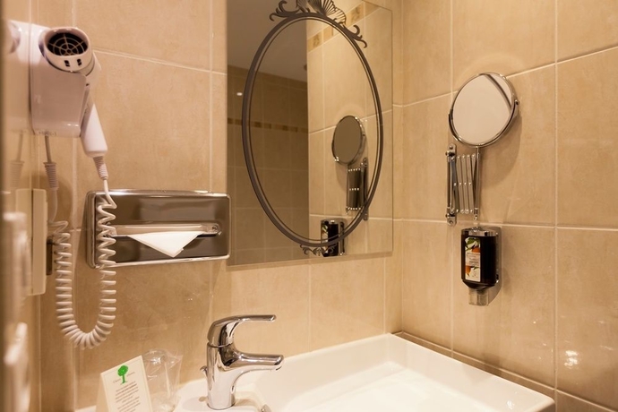 Imagen de la habitación del Hotel Le Phenix. Foto 3