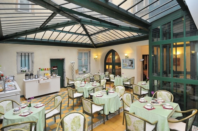 Imagen del bar/restaurante del Hotel Le Phenix. Foto 1