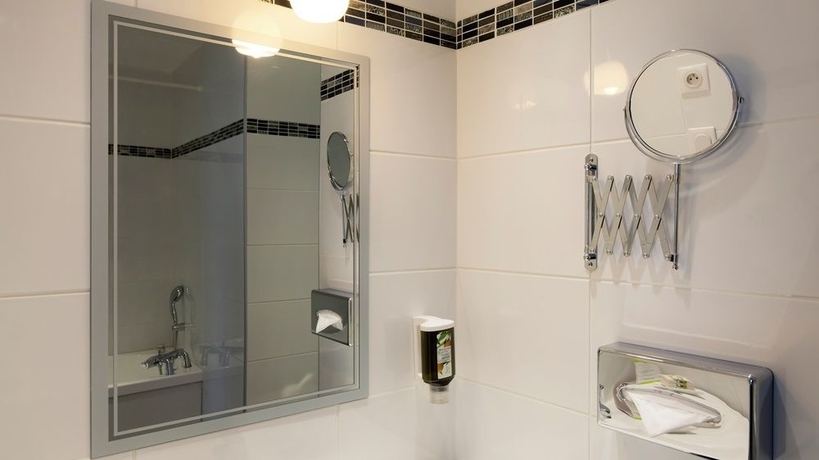 Imagen de la habitación del Hotel Le Phenix. Foto 12