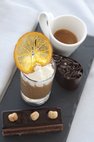 Imagen del bar/restaurante del Hotel Le Pinarello. Foto 2