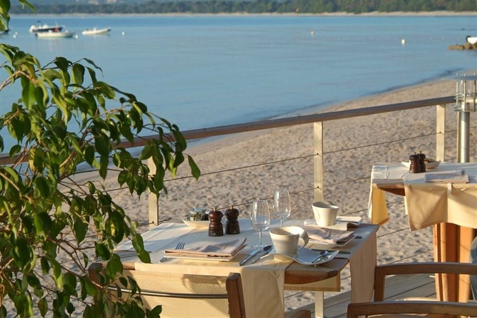 Imagen del bar/restaurante del Hotel Le Pinarello. Foto 4