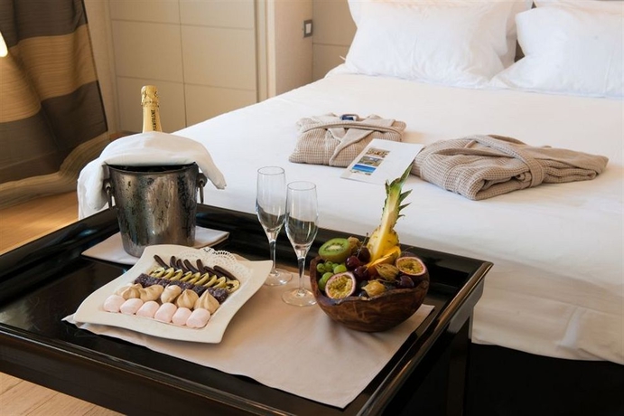 Imagen de la habitación del Hotel Le Pinarello. Foto 7