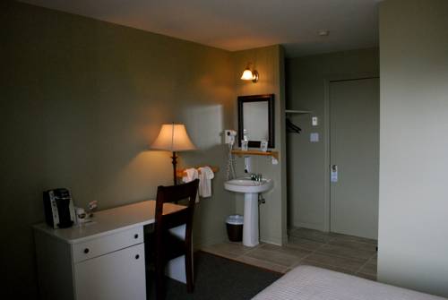 Imagen de la habitación del Hotel Le Pionnier. Foto 5