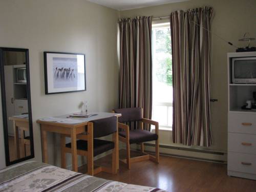 Imagen de la habitación del Hotel Le Pionnier. Foto 12