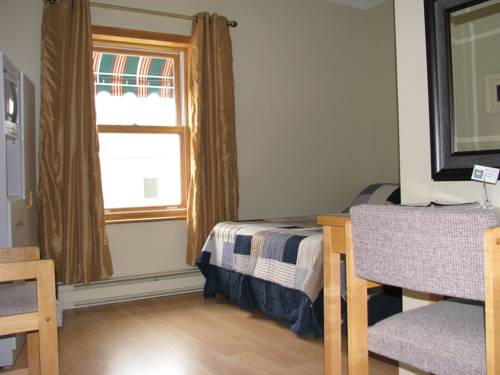 Imagen de la habitación del Hotel Le Pionnier. Foto 16