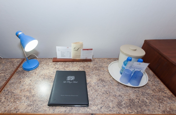 Imagen de la habitación del Hotel Le Plaza. Foto 3