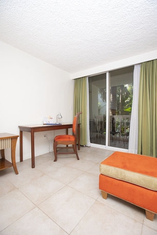 Imagen de la habitación del Hotel Le Plaza. Foto 7