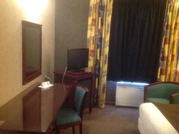 Imagen de la habitación del Hotel Le Pole Europeen. Foto 13