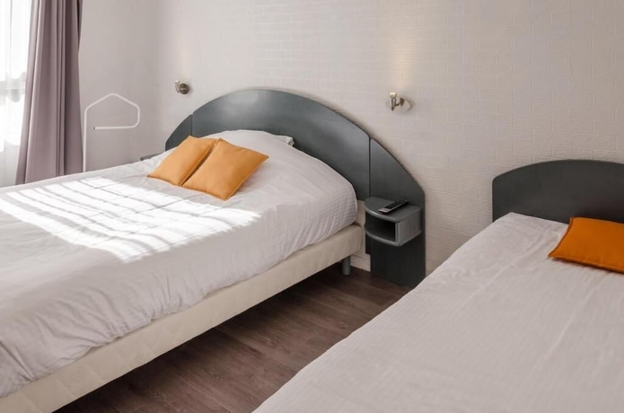 Imagen de la habitación del Hotel Le Pont-bernet. Foto 9