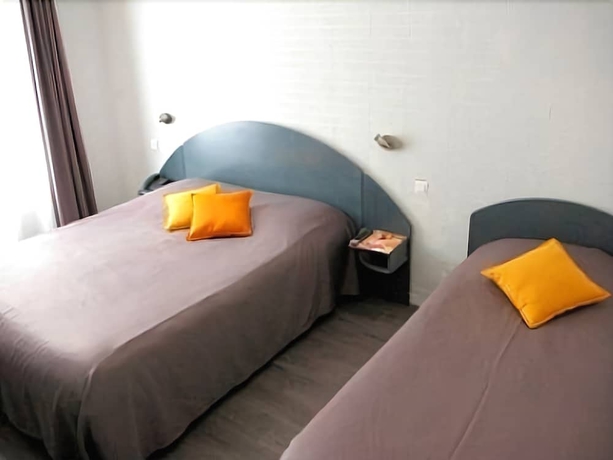 Imagen de la habitación del Hotel Le Pont-bernet. Foto 10