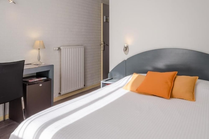 Imagen de la habitación del Hotel Le Pont-bernet. Foto 13