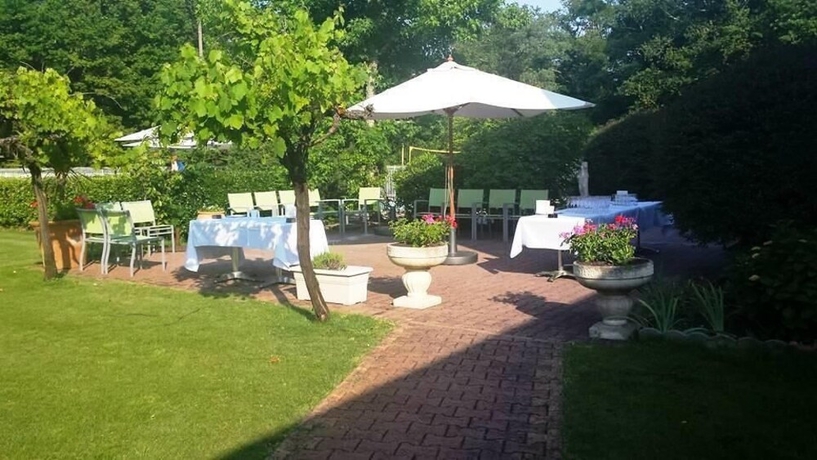 Imagen de los exteriores del Hotel Le Pont-bernet. Foto 16