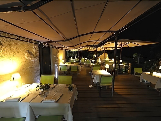 Imagen del bar/restaurante del Hotel Le Pont-bernet. Foto 5