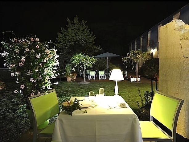 Imagen del bar/restaurante del Hotel Le Pont-bernet. Foto 6