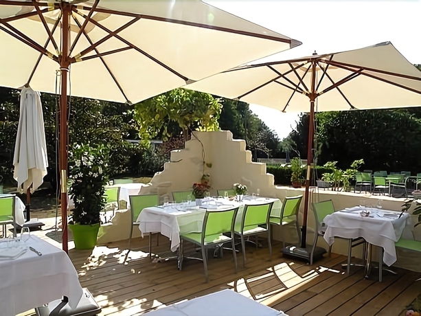 Imagen del bar/restaurante del Hotel Le Pont-bernet. Foto 7