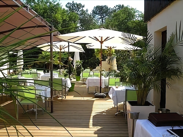 Imagen del bar/restaurante del Hotel Le Pont-bernet. Foto 8