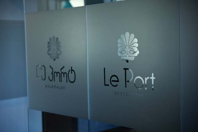 Imagen de la habitación del Hotel Le Port Apart. Foto 17