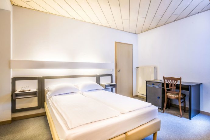 Imagen de la habitación del Hotel Le Postillon. Foto 10