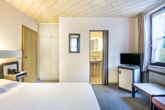 Imagen de la habitación del Hotel Le Postillon. Foto 15