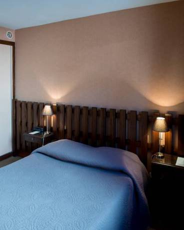 Imagen de la habitación del Hotel Le Pourteilh. Foto 8