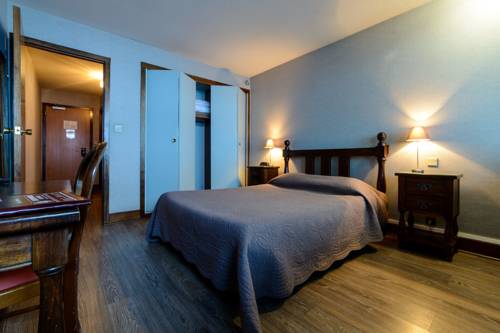 Imagen de la habitación del Hotel Le Pourteilh. Foto 9