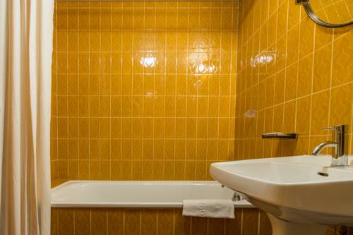 Imagen de la habitación del Hotel Le Pourteilh. Foto 10