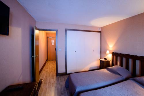 Imagen de la habitación del Hotel Le Pourteilh. Foto 11