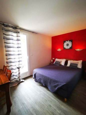 Imagen de la habitación del Hotel Le Pradet. Foto 7