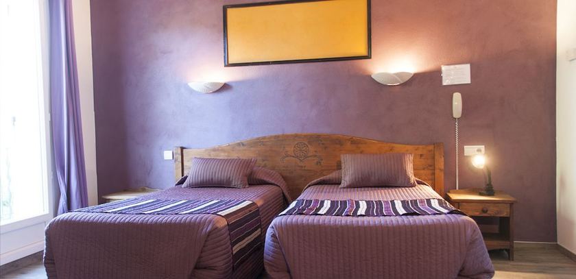 Imagen de la habitación del Hotel Le Pradet. Foto 10