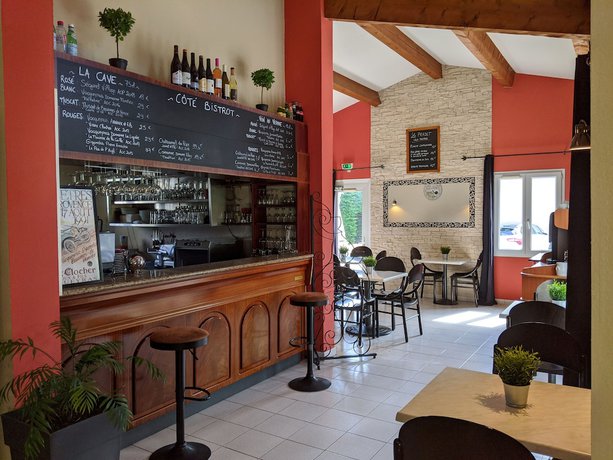 Imagen del bar/restaurante del Hotel Le Pradet. Foto 4