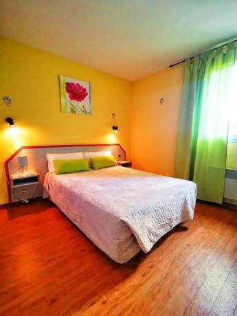 Imagen de la habitación del Hotel Le Pradet. Foto 15